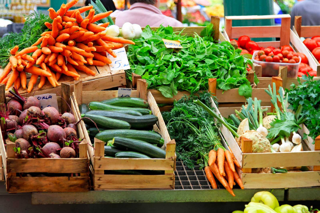 A Quick Guide for Storing Fruits and Vegetables 1 Guide 1 large